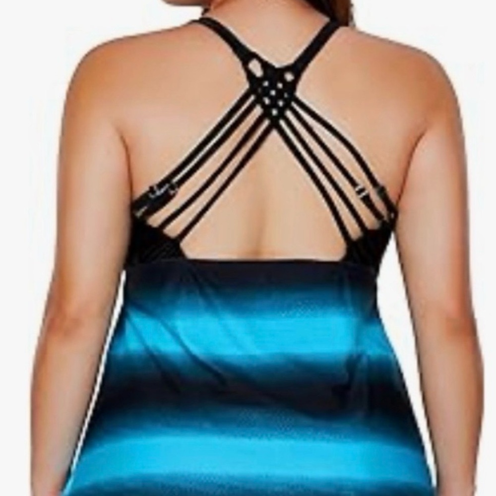 NEW⚡️Tankini Bikini
Strappy back & TEAL Boy shorts
Bathing suit- Swimsuit 🌴 - Picture 2 of 5